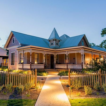 Bed and Breakfast The Menagerie Fredericksburg Esterno foto
